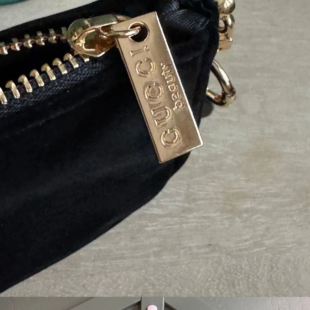 Gucci Beauty GWP Converted Pouch - Picture 12 of 13